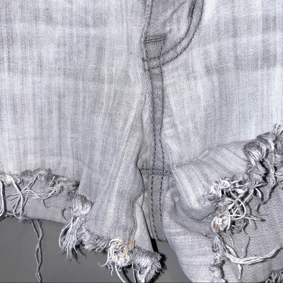 American Eagle Distressed Super Stretch Shorts - Picture 2 of 5